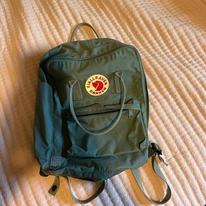 Fjall Raven Classic Kanken Backpack